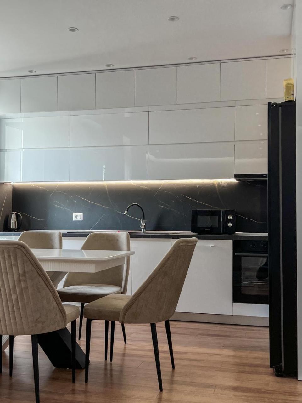 Lux Apartment At Arlis Тирана Экстерьер фото