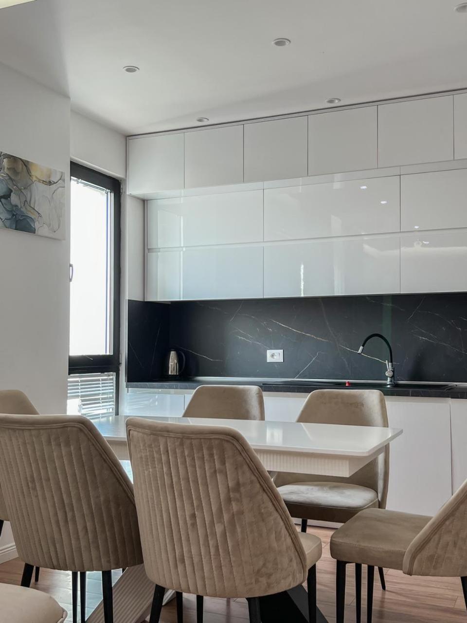 Lux Apartment At Arlis Тирана Экстерьер фото