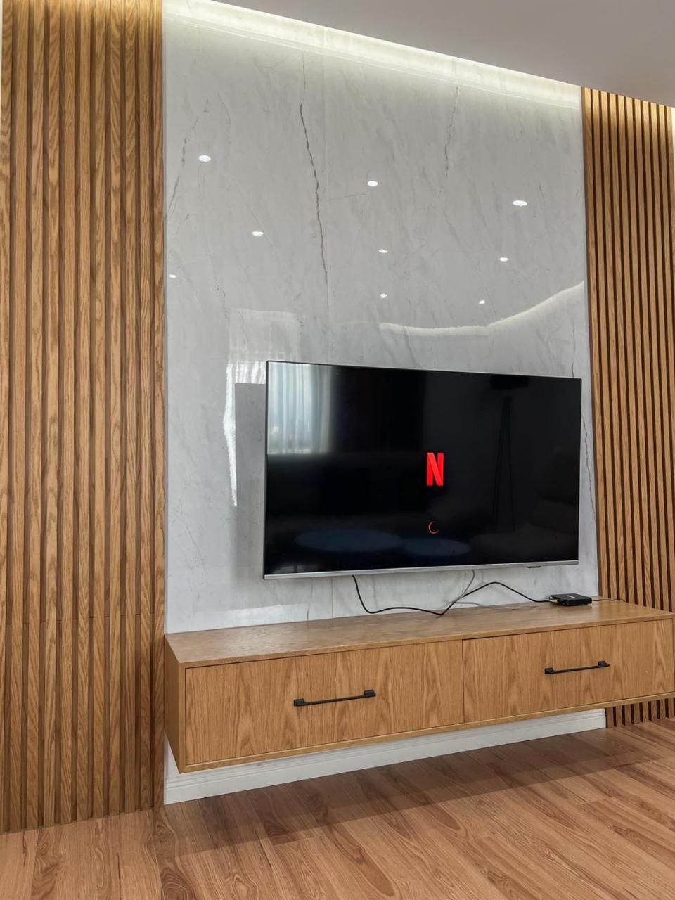 Lux Apartment At Arlis Тирана Экстерьер фото